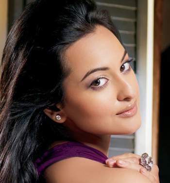 Sonakshi will play the lead in my film for sure, OMG director